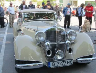 Парад на ретро автомобили разнообрази деня на русенци