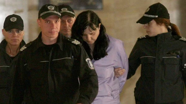 Акушерката Ковачева поиска да бъде освободена