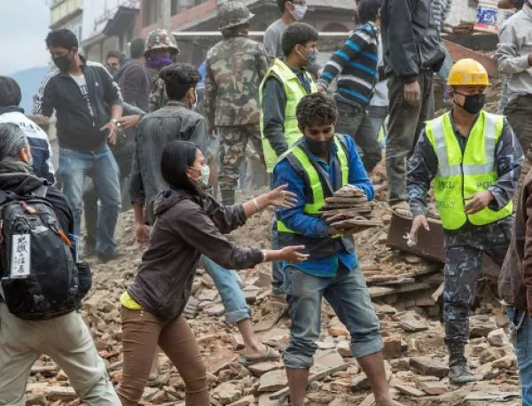 Броят на загиналите в Непал се увеличава