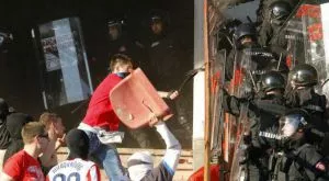 40 арестувани и 50 ранени покрай екшъна на Звезда - Партизан