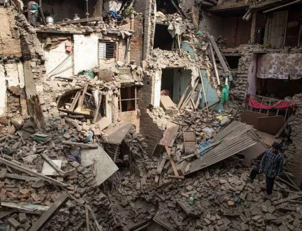 Жертвите на земетресението в Непал вече са над 7000 души