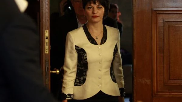 Атанасова призна: ДАНС не е писала за КТБ в доклада си