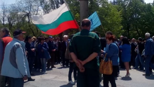 Синдикатите във ВМЗ искат оставката на Лукарски