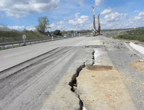 Старият асфалт от магистралите ще отива за ремонт на общински пътища