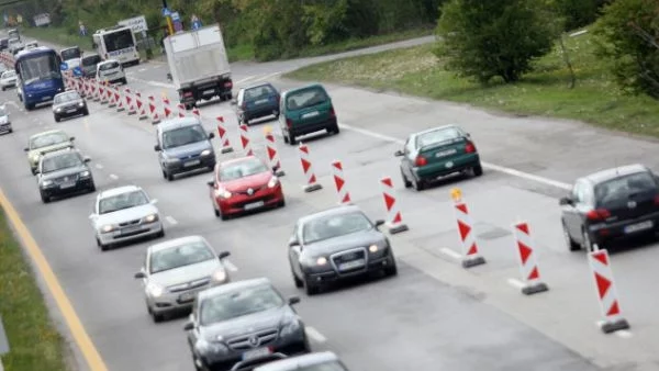 Засилен трафик към София в края на почивния ден 