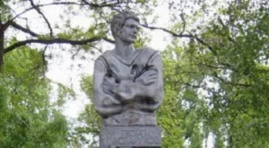 {{ otherArticle[0].article.title }}