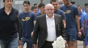 {{ otherArticle[0].article.title }}