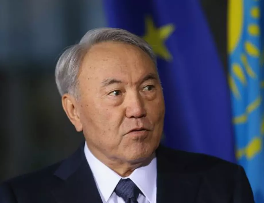 Бившият вече "Баща на нацията" на Казахстан влезе спешно в болница