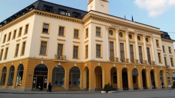 В Сливен забраняват подвижните търговски обекти по главната улица
