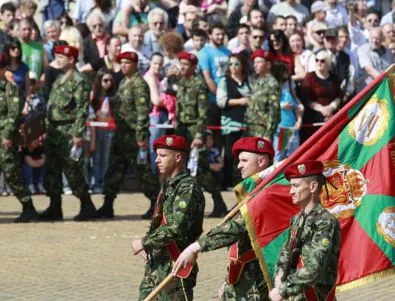 1000 военни и един хеликоптер в честванията по случай днешния празник