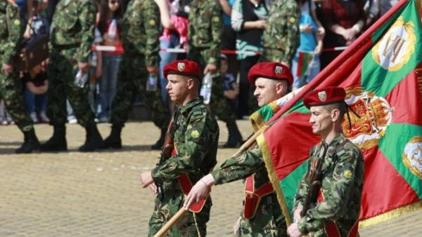 1000 военни и един хеликоптер в честванията по случай днешния празник