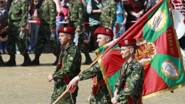 Само за тази година САЩ дава милиони на армията ни