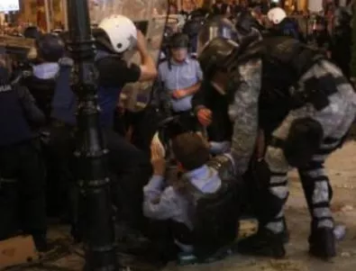 Куманово е блокиран, ранени са полицаи (ВИДЕО)*