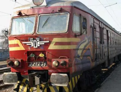 Запали се локомотивът на бързия влак Варна - Пловдив 