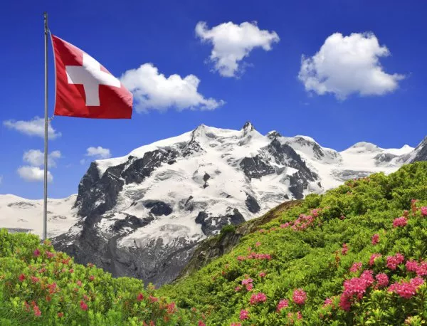 Швейцарците решават дали да въведат безусловен месечен доход