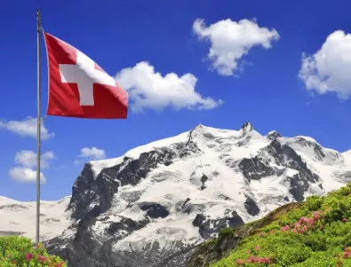 Близо 13 000 души са блокирани в швейцарски курорт 