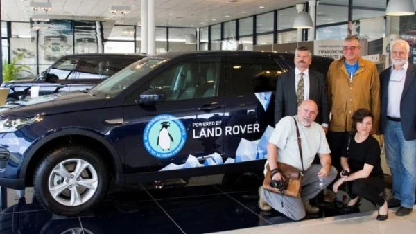 Land Rover помага на българите в Антарктида