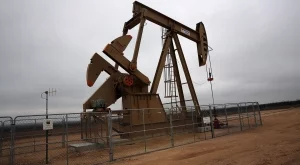 Петролът поевтиня заради вдигането на санкциите срещу Иран 