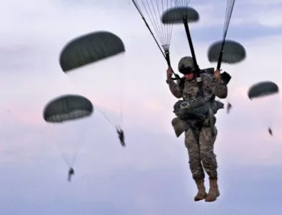 Специалните части на Сърбия започнаха парашутно обучение в Русия