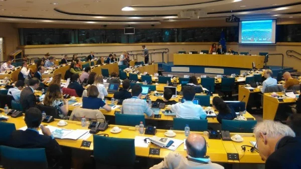 Евродепутатите искат специални стратегии за най-бедните региони на ЕС