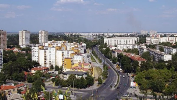 В Пловдив автобус от градския транспорт се блъсна в кола 