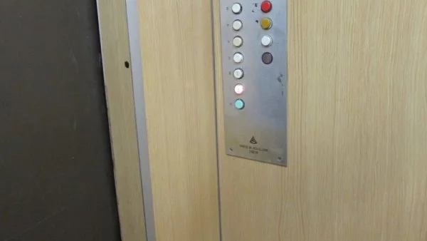 Становище на ДАМТН показа бъркотията относно асансьорите в България