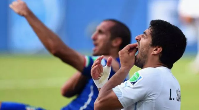 Уругвай иска амнистия за Суарес - бил жертва на "подкупната" ФИФА