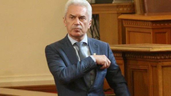 Сидеров иска Плевнелиев да оттегли референдума, бил маловажен