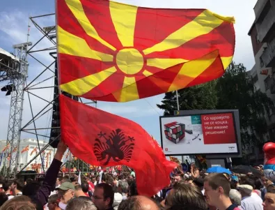 Протестиращи в Скопие за втори ден искат оставката на президента