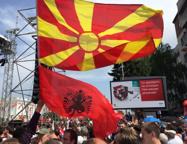 Председателят на македонския парламент разпрати съобщения на албански
