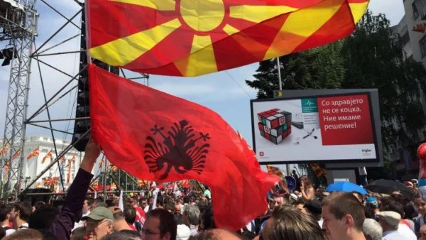 Председателят на македонския парламент разпрати съобщения на албански
