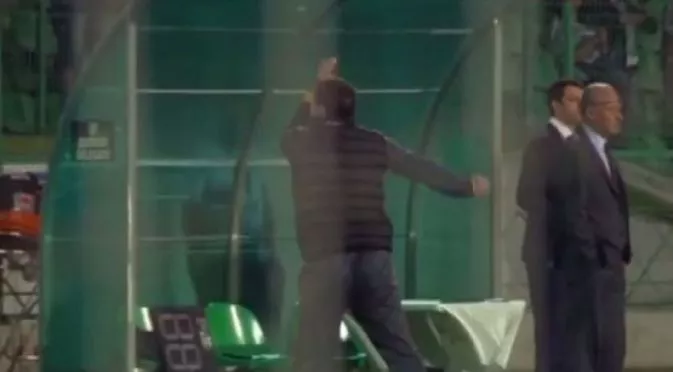 ВИДЕО: Петър Хубчев обезумя в поредица от псувни и обидни жестове