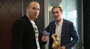 "Златен скункс" от Господарите за Домусчиев