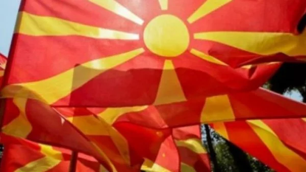  Луно, луно, земьо македонска!
