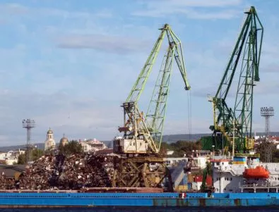 Влекач разруши мостове и потопи рибарски лодки във Варна