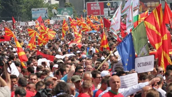 Отново протести в Македония, Хан се опитва да се помири със Заев