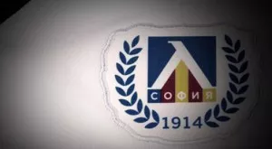 {{ otherArticle[0].article.title }}