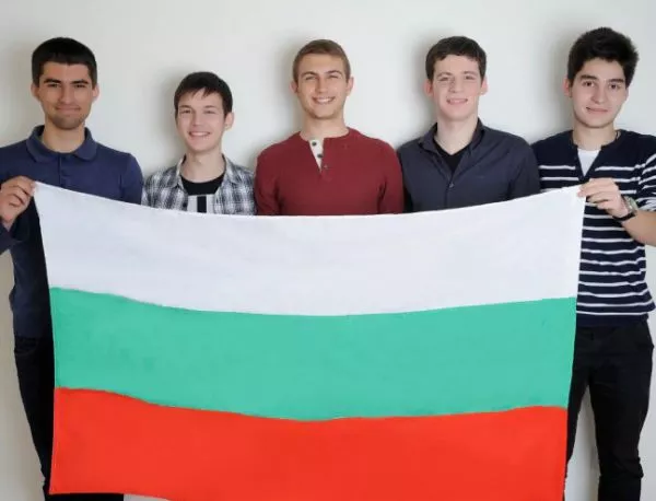 Четирима български ученици с отличия от едно от най-престижните състезания по наука и инженерство в света