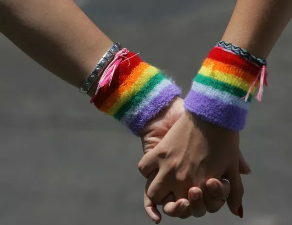 Българка съди Столична община в борба за признаване на еднополовия й брак 