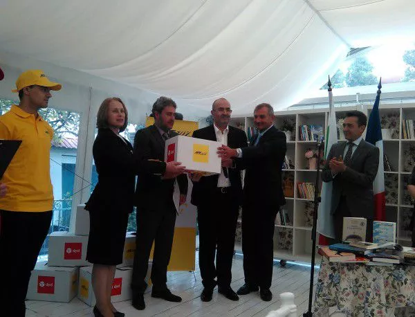 "Спиди" дарява книги за български училища и центрове в България и Франция