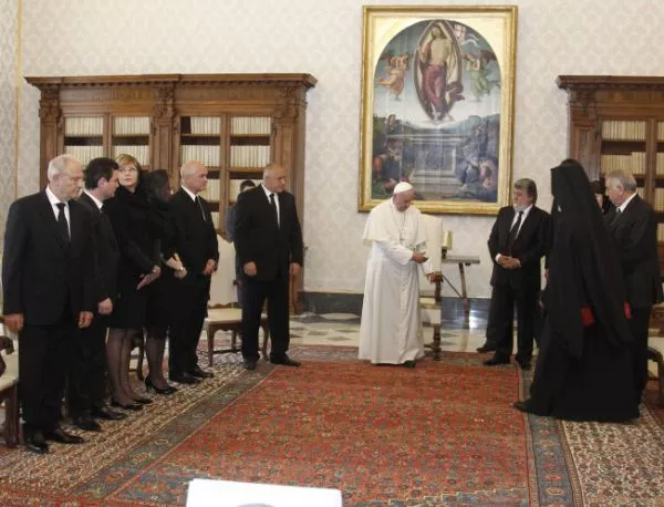 Папата благослови Борисов за 24 май, а след това прие и македонците