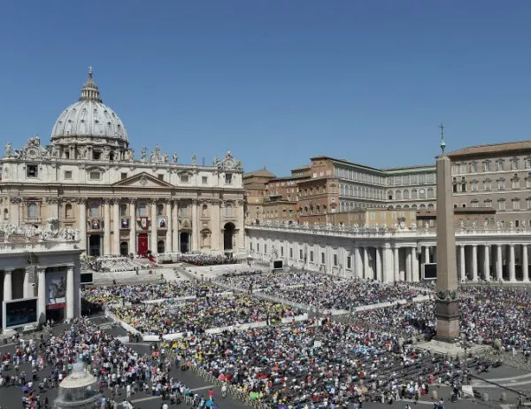 Отговарящият за комуникациите на Ватикана хвърли оставка