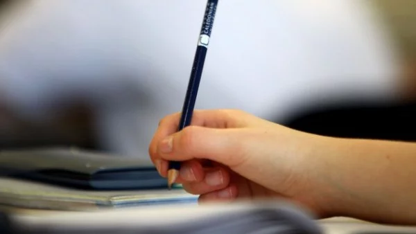 Едва 92 деца на бежанци са записани в българските училища