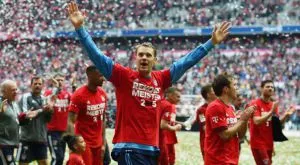 Нойер счупи рекорд на Оливер Кан