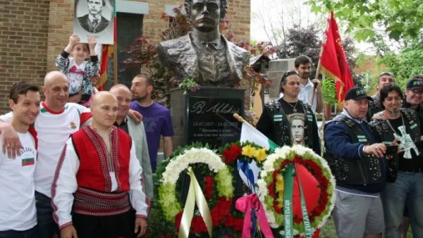 В Чикаго откриха паметник на Левски