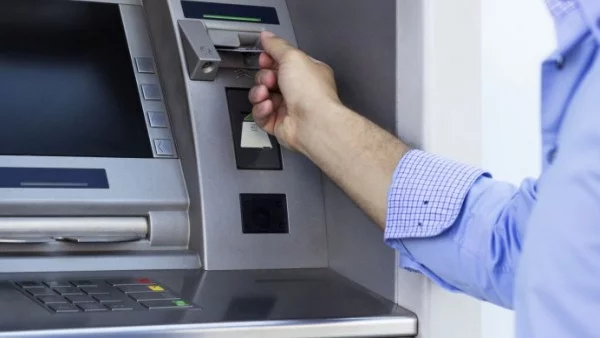Банките в България масово увеличават таксите 