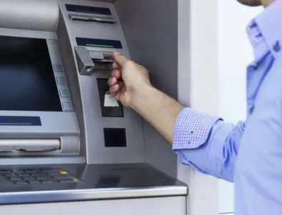 Тегленето на пари от банкомат с кредитна карта излиза солено