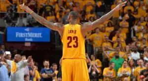 С трипъл-дабъл на ЛеБрон Кливланд взе трета победа (ВИДЕО)