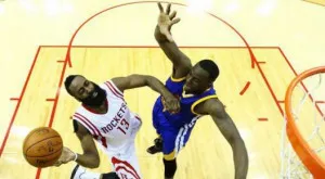 Хюстън измъкна мач №5 и е на победа от финала в НБА