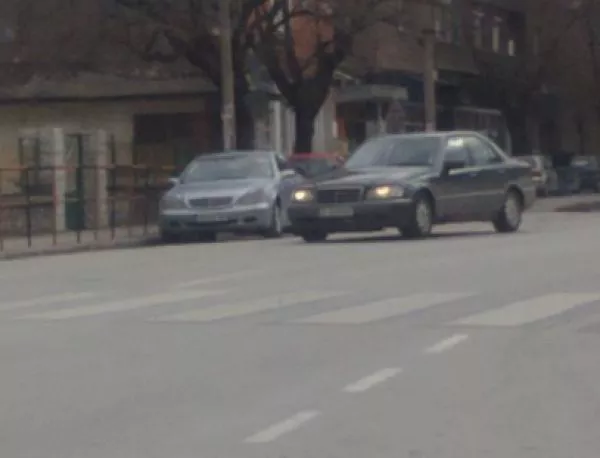 В Асеновград заличават и местят десетки пешеходни пътеки